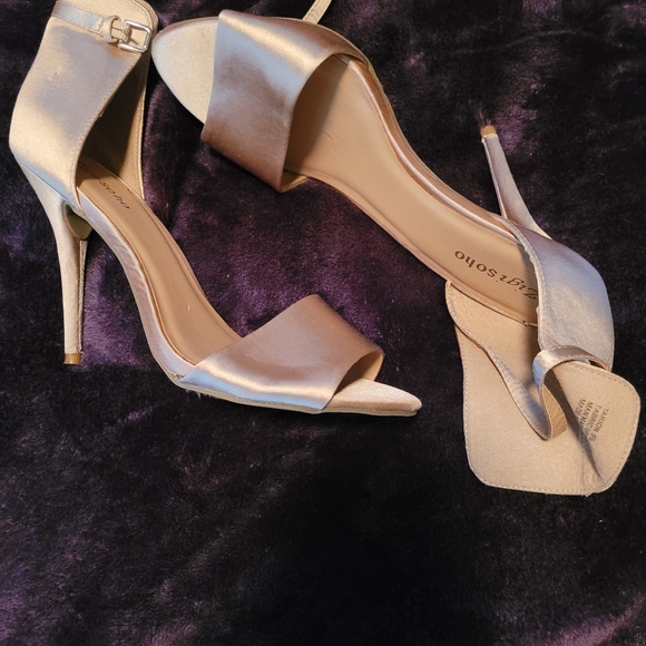 Women's Shoes - Picture 6 of 16